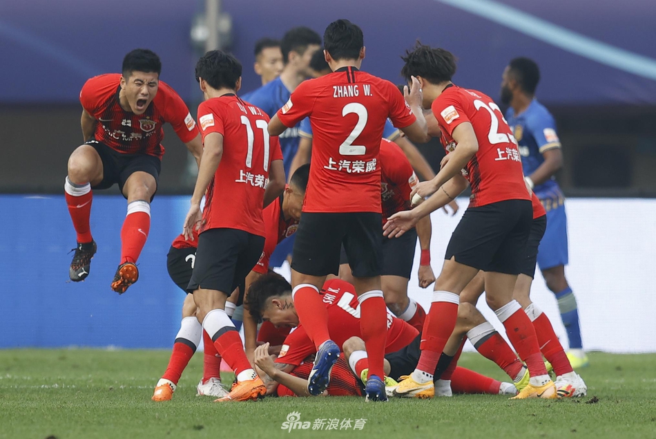 新浪直击上海上港1-2江苏苏宁