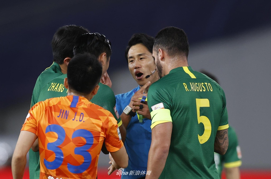 双方找主裁讨说法