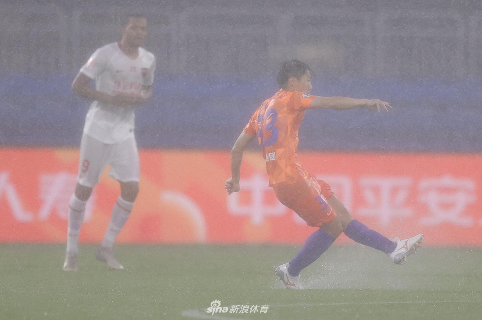 新浪直击山东鲁能2-0深圳佳兆业