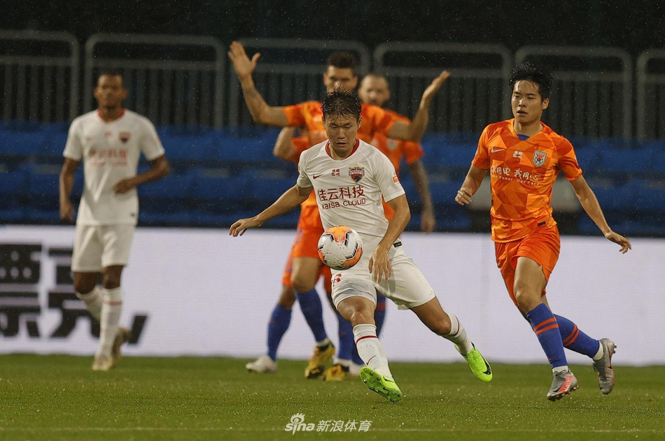 新浪直击山东鲁能2-0深圳佳兆业