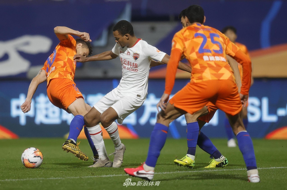 新浪直击山东鲁能2-0深圳佳兆业