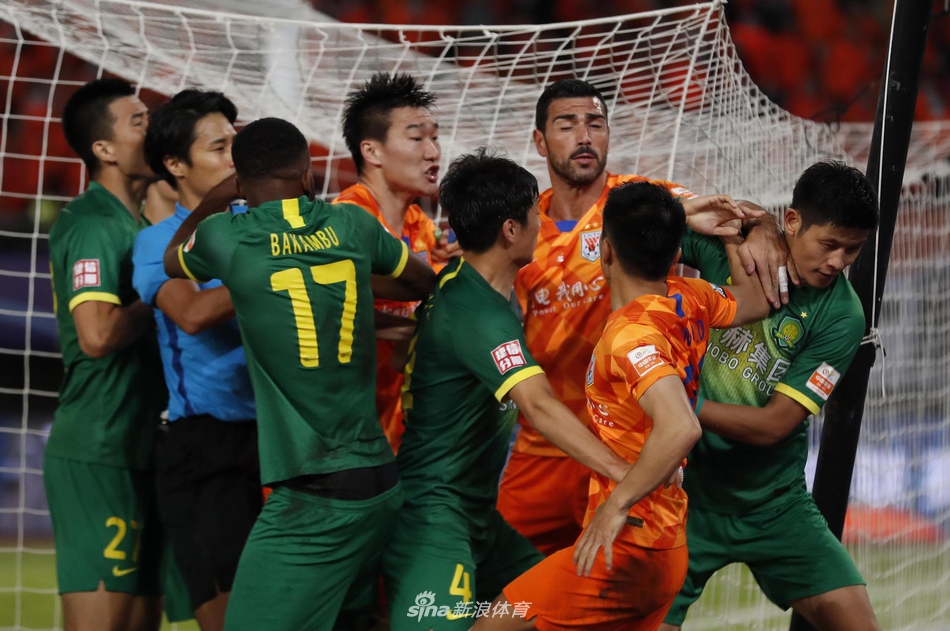 新浪直击京鲁对决双方起大规模冲突