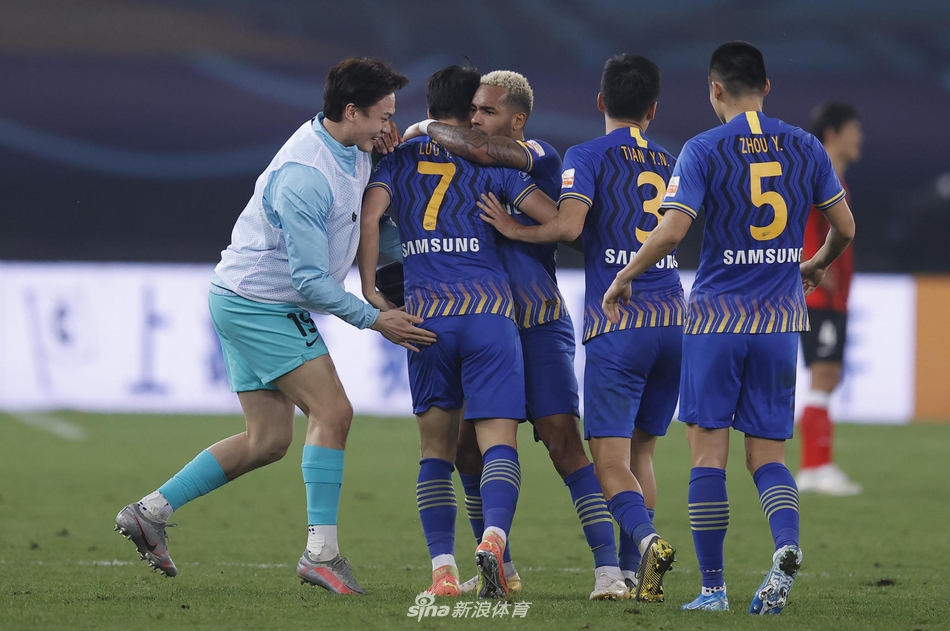 新浪直击上海上港1-2江苏苏宁