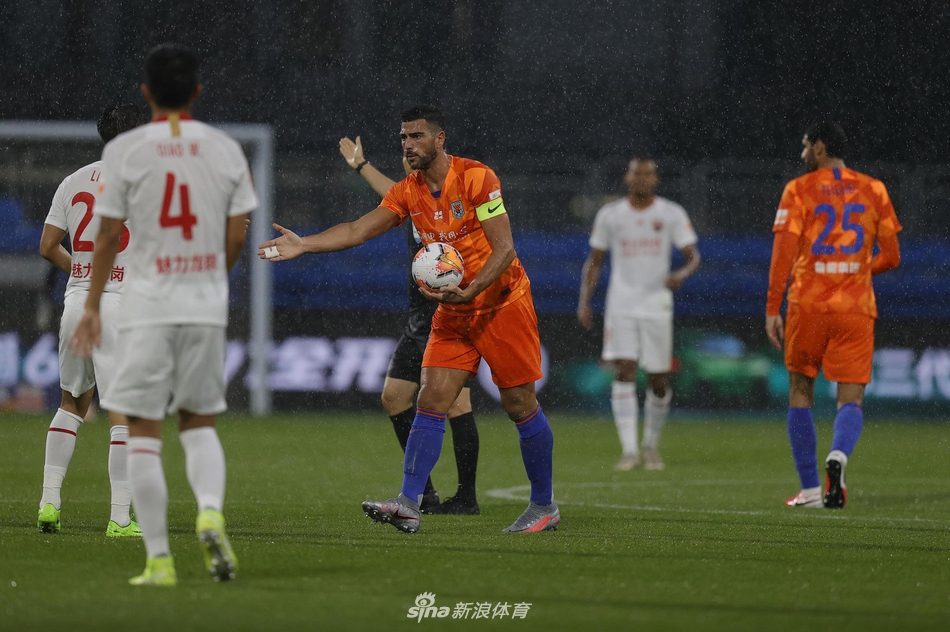 新浪直击山东鲁能2-0深圳佳兆业