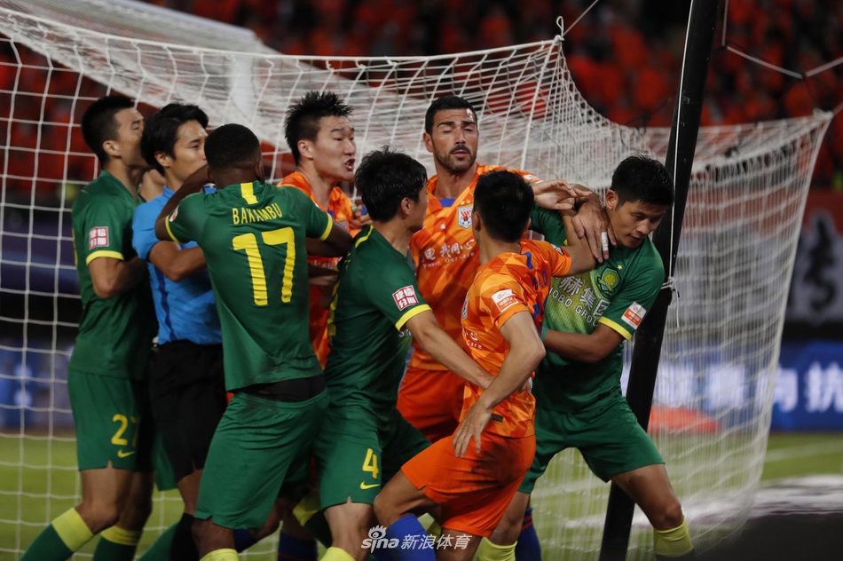 新浪直击京鲁对决双方起大规模冲突