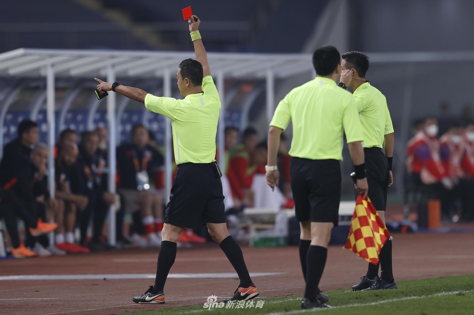 新浪直击上海上港1-2江苏苏宁