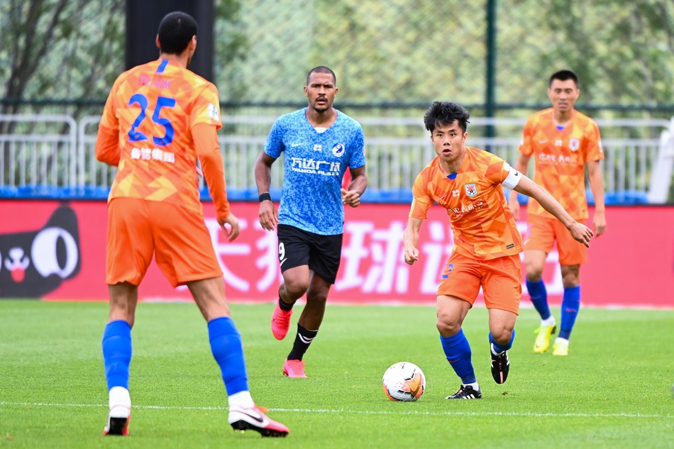 [中超]大连人2-3山东鲁能