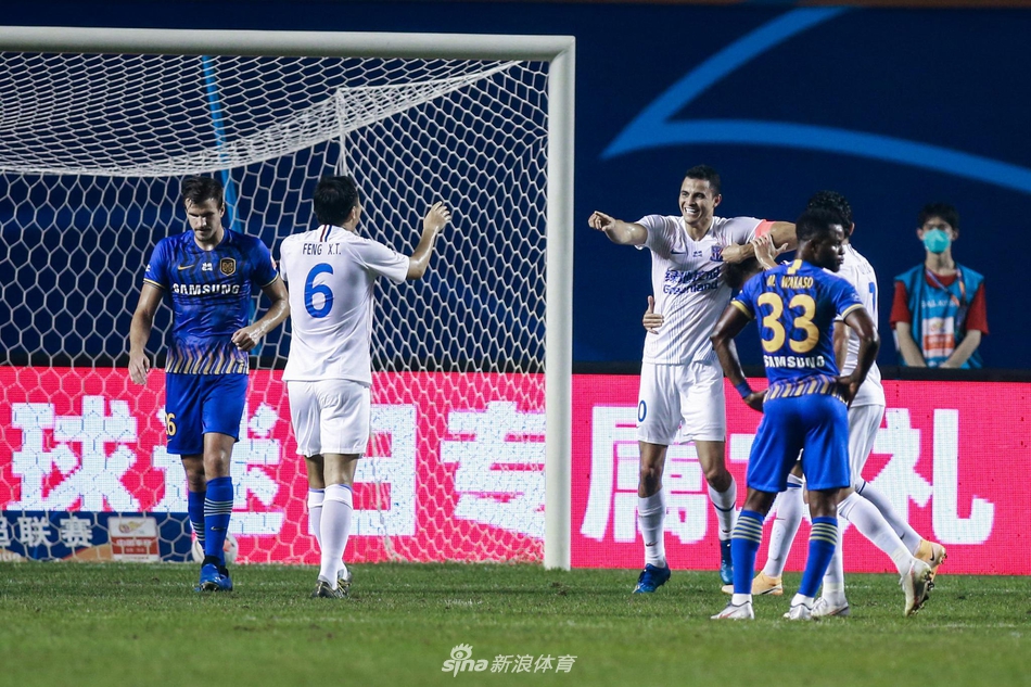 冯潇霆助攻莫雷诺