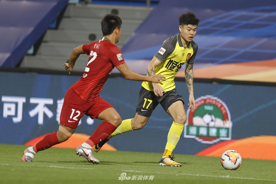 杨立瑜底线突破