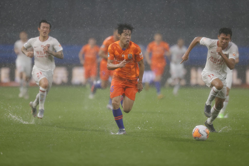 新浪直击山东鲁能2-0深圳佳兆业