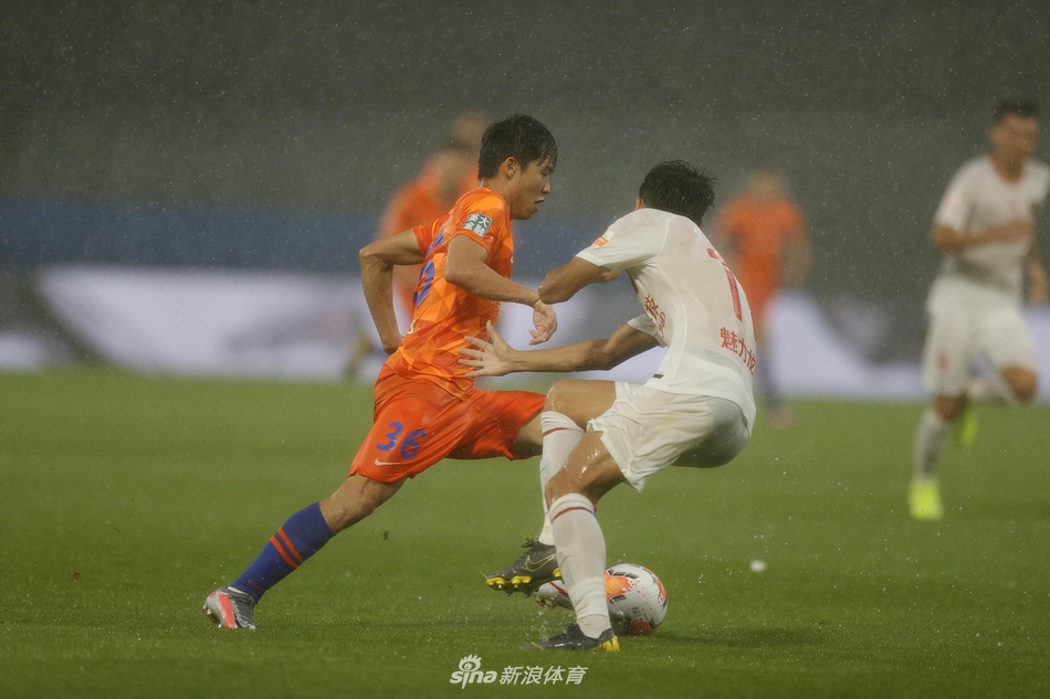 新浪直击山东鲁能2-0深圳佳兆业