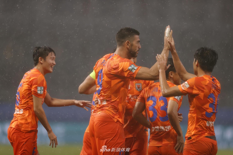 新浪直击山东鲁能2-0深圳佳兆业