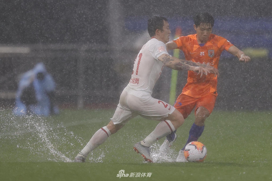 新浪直击山东鲁能2-0深圳佳兆业