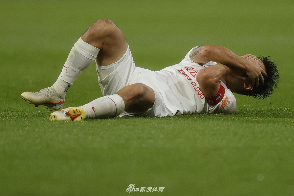 新浪直击山东鲁能2-0深圳佳兆业