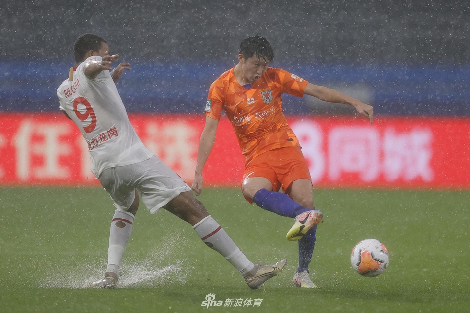 新浪直击山东鲁能2-0深圳佳兆业