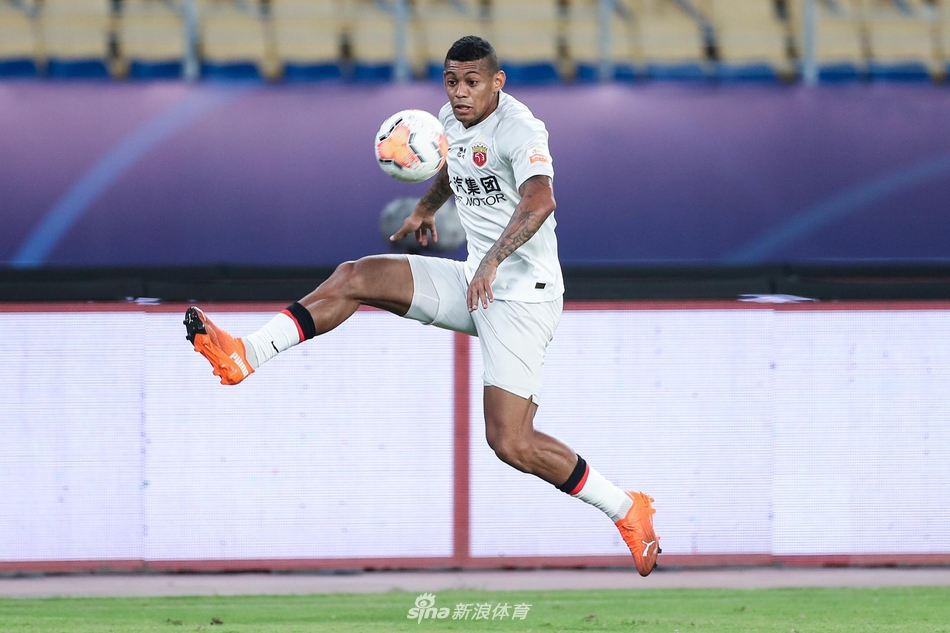 洛佩斯停高空球