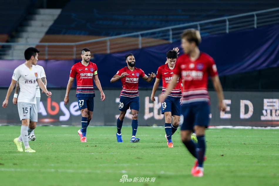 大摩托飚起来了