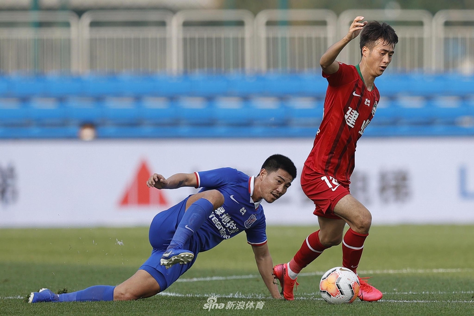 孙世林放铲失位