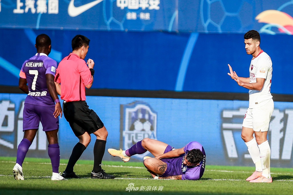 普拉利甘吉背后犯规