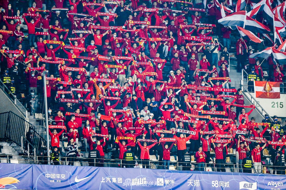 火爆！上海德比近3千名球迷现场助威