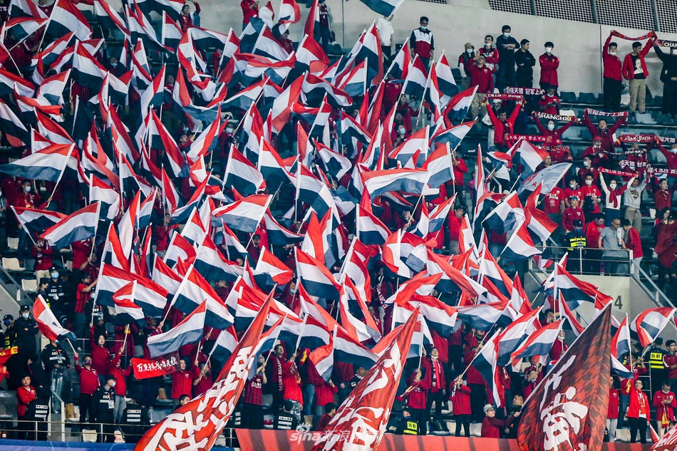 火爆！上海德比近3千名球迷现场助威