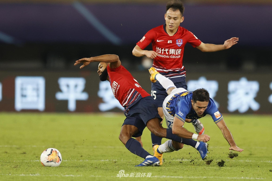 埃德尔失去重心