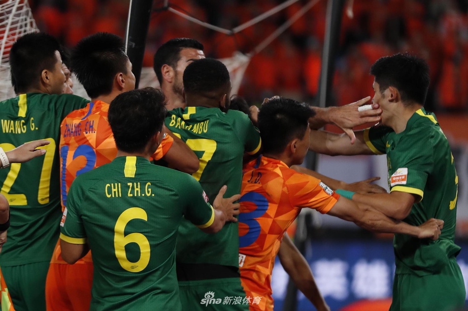 新浪直击京鲁对决双方起大规模冲突