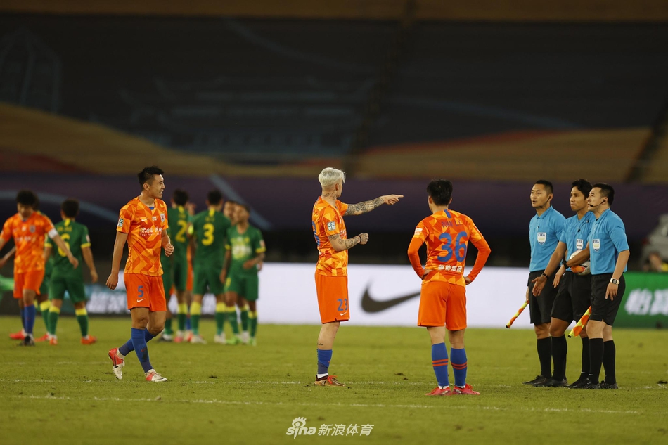 格德斯怒指裁判