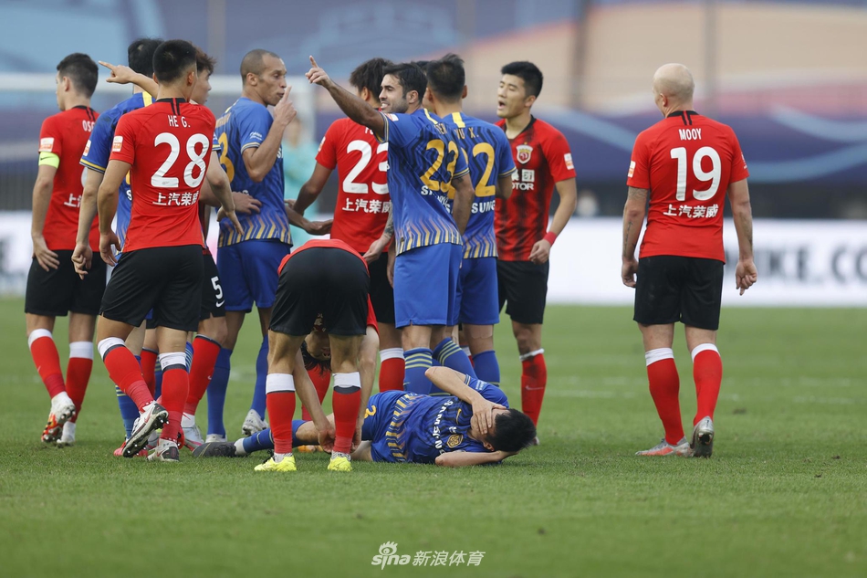 新浪直击上海上港1-2江苏苏宁