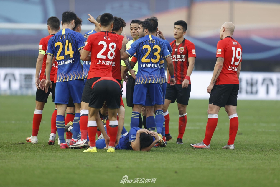 新浪直击上海上港1-2江苏苏宁