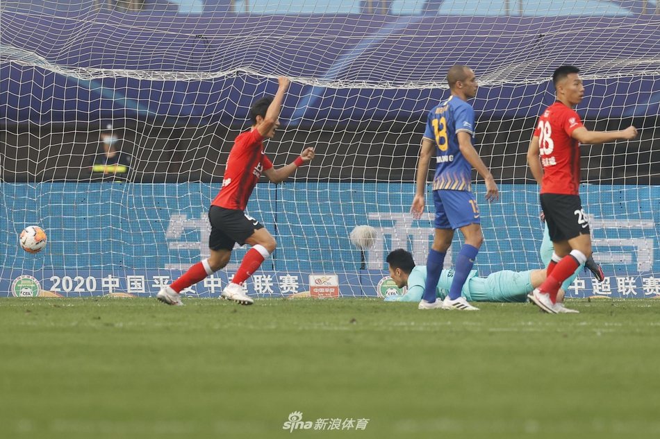 新浪直击上海上港1-2江苏苏宁