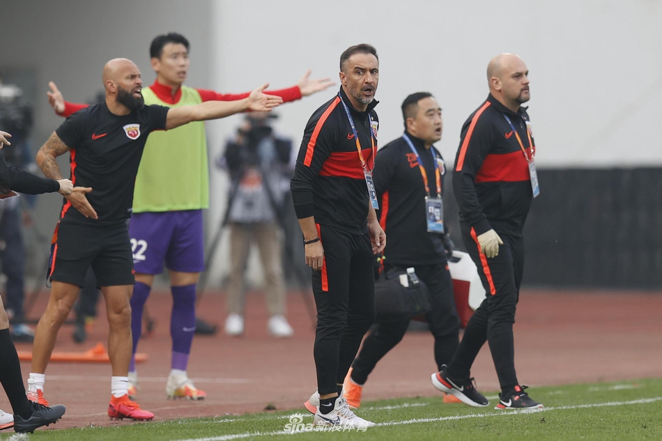 新浪直击上海上港1-2江苏苏宁