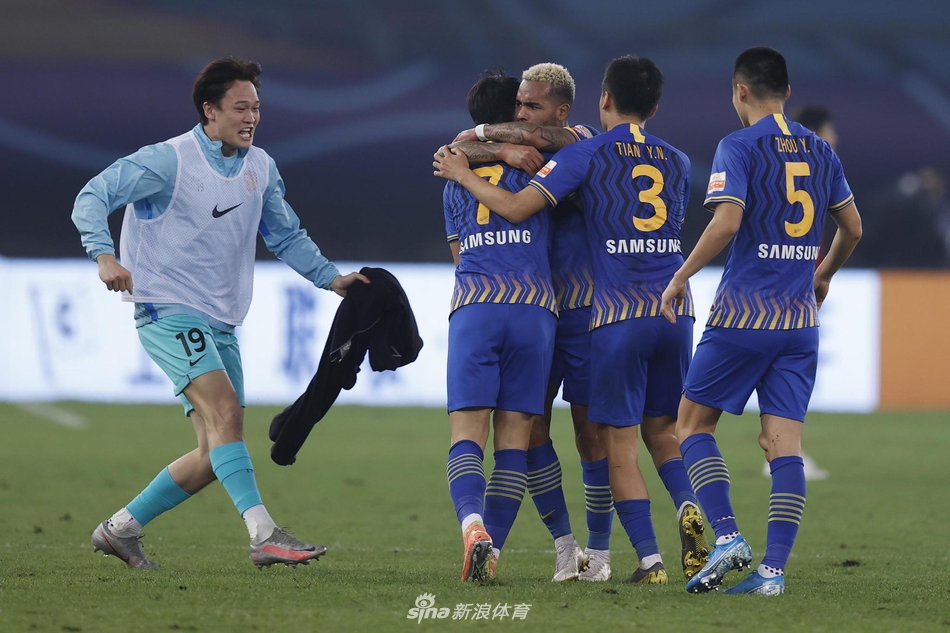 新浪直击上海上港1-2江苏苏宁