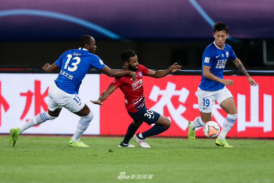 费尔南迪尼奥失去重心