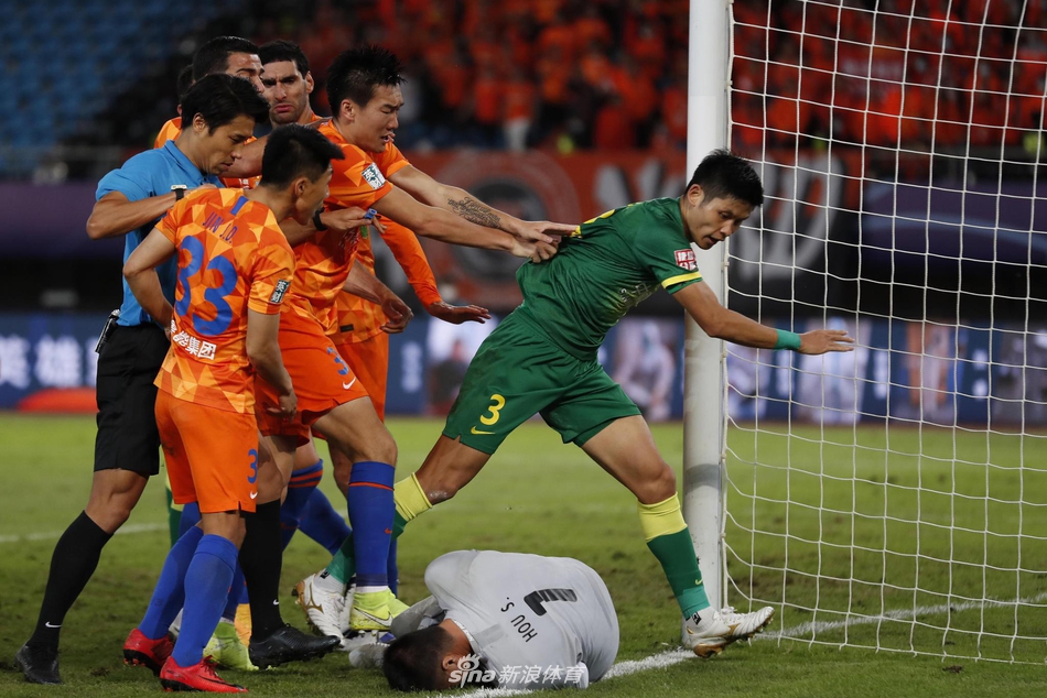 新浪直击京鲁对决双方起大规模冲突