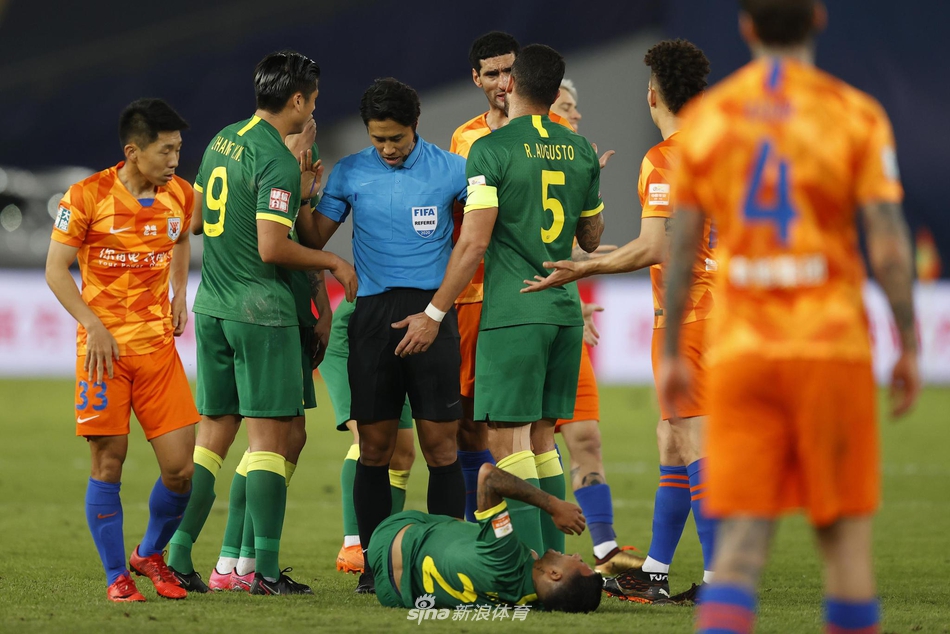 金希坤把握判罚尺度