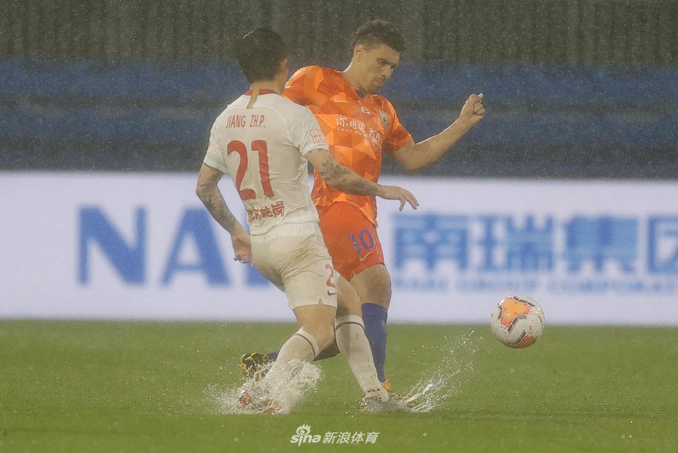 新浪直击山东鲁能2-0深圳佳兆业