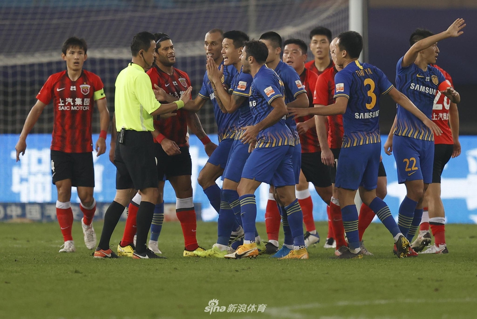 新浪直击上海上港1-2江苏苏宁