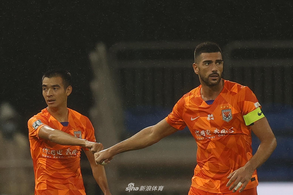 新浪直击山东鲁能2-0深圳佳兆业