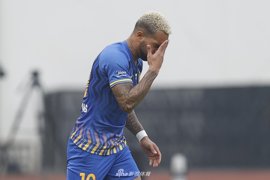 新浪直击上海上港1-2江苏苏宁