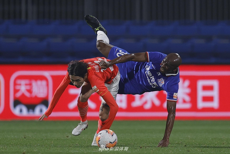 姆比亚凶狠拦截