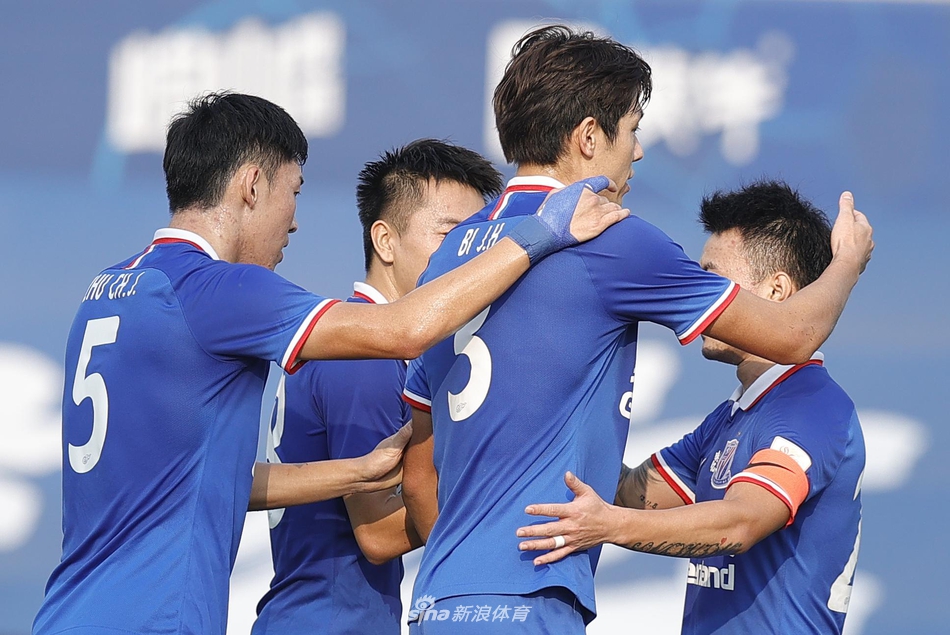 申花庆祝进球