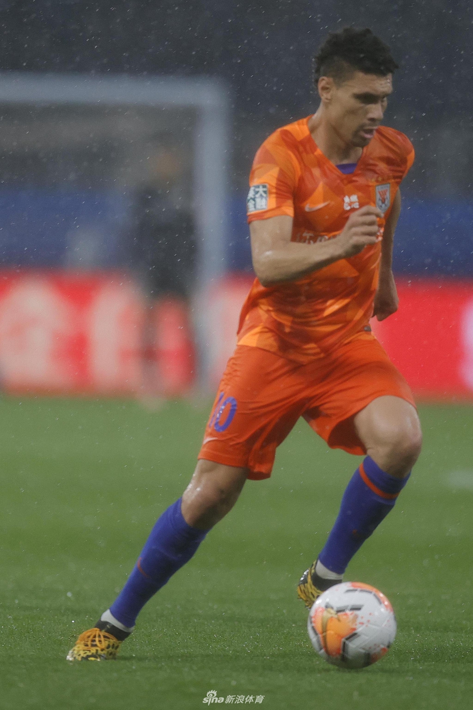 新浪直击山东鲁能2-0深圳佳兆业