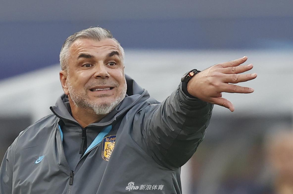 新浪直击上海上港1-2江苏苏宁