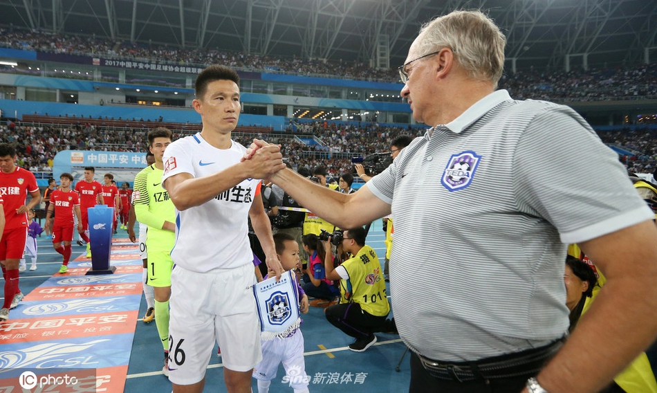 施蒂利克鼓励曹阳