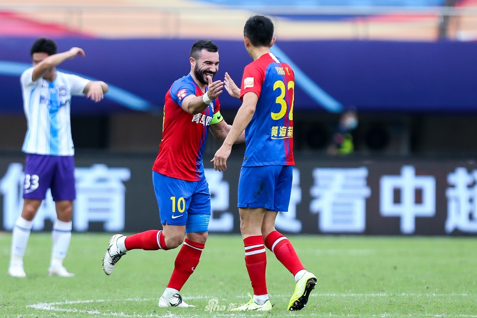 亚历山德里尼勺子点球