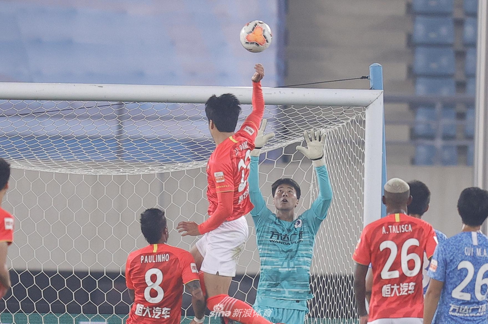 朴志洙头球造险