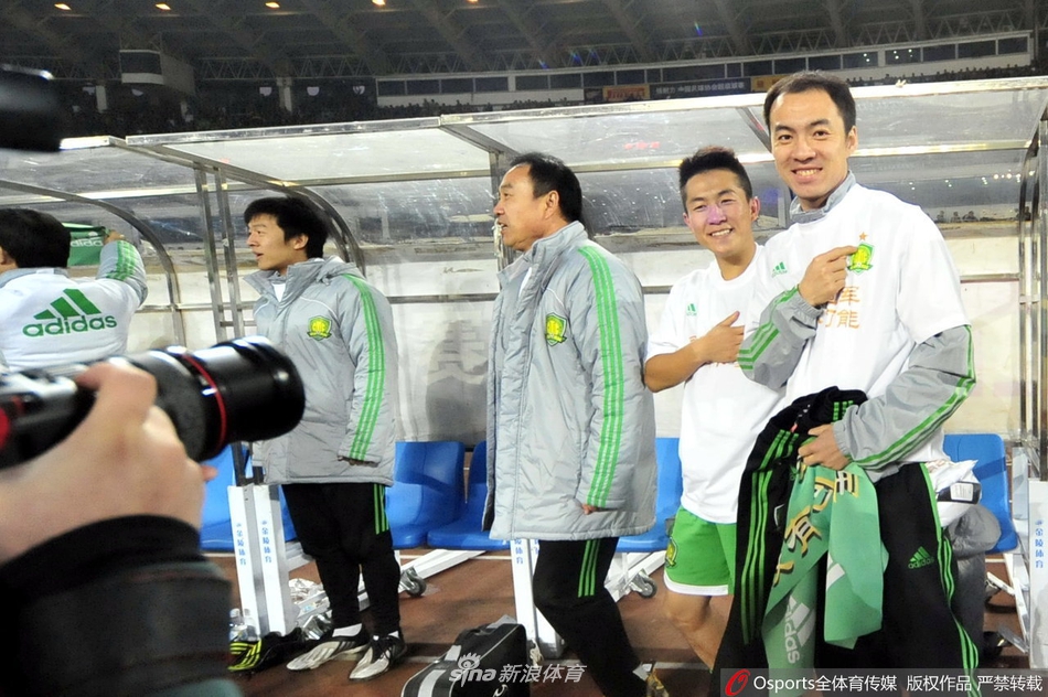 张永海指着国安队徽上的那颗星