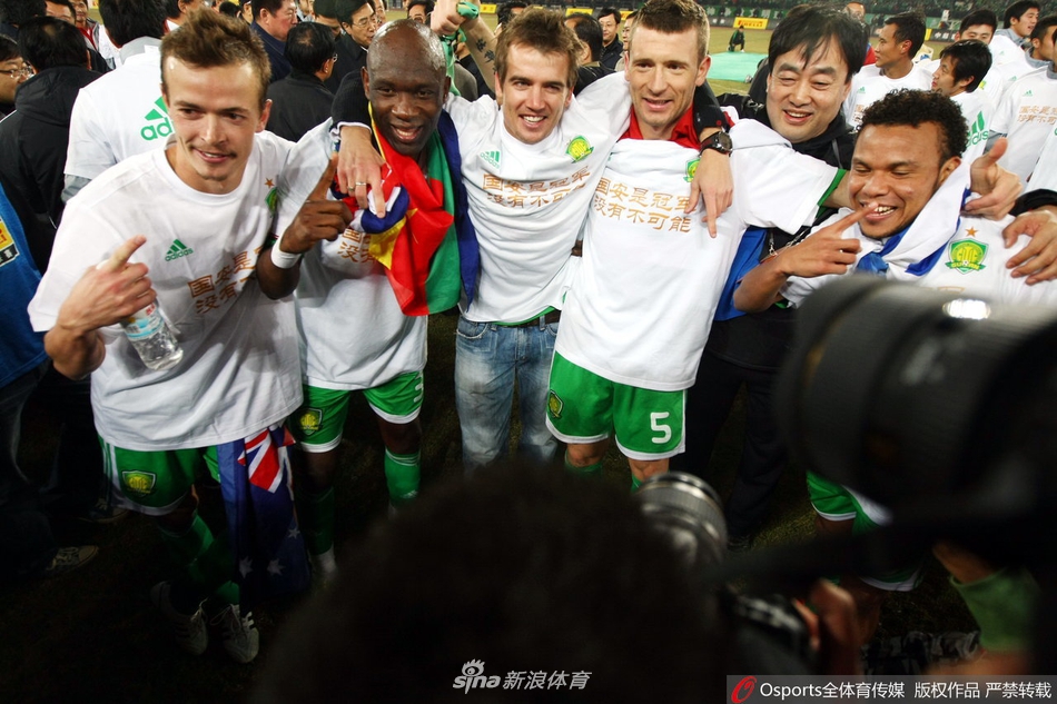 国安外援5将合影