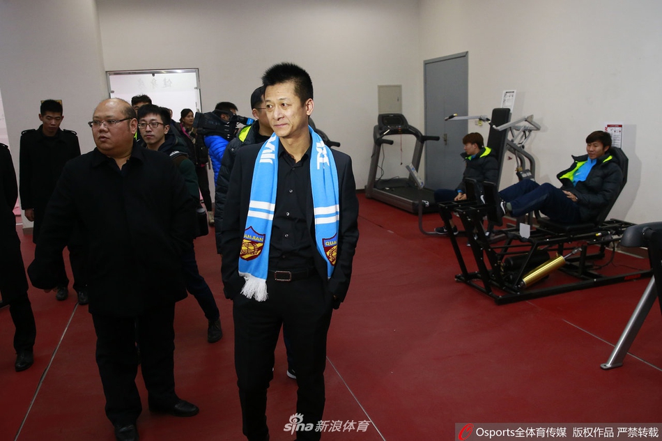 参观球队训练设施